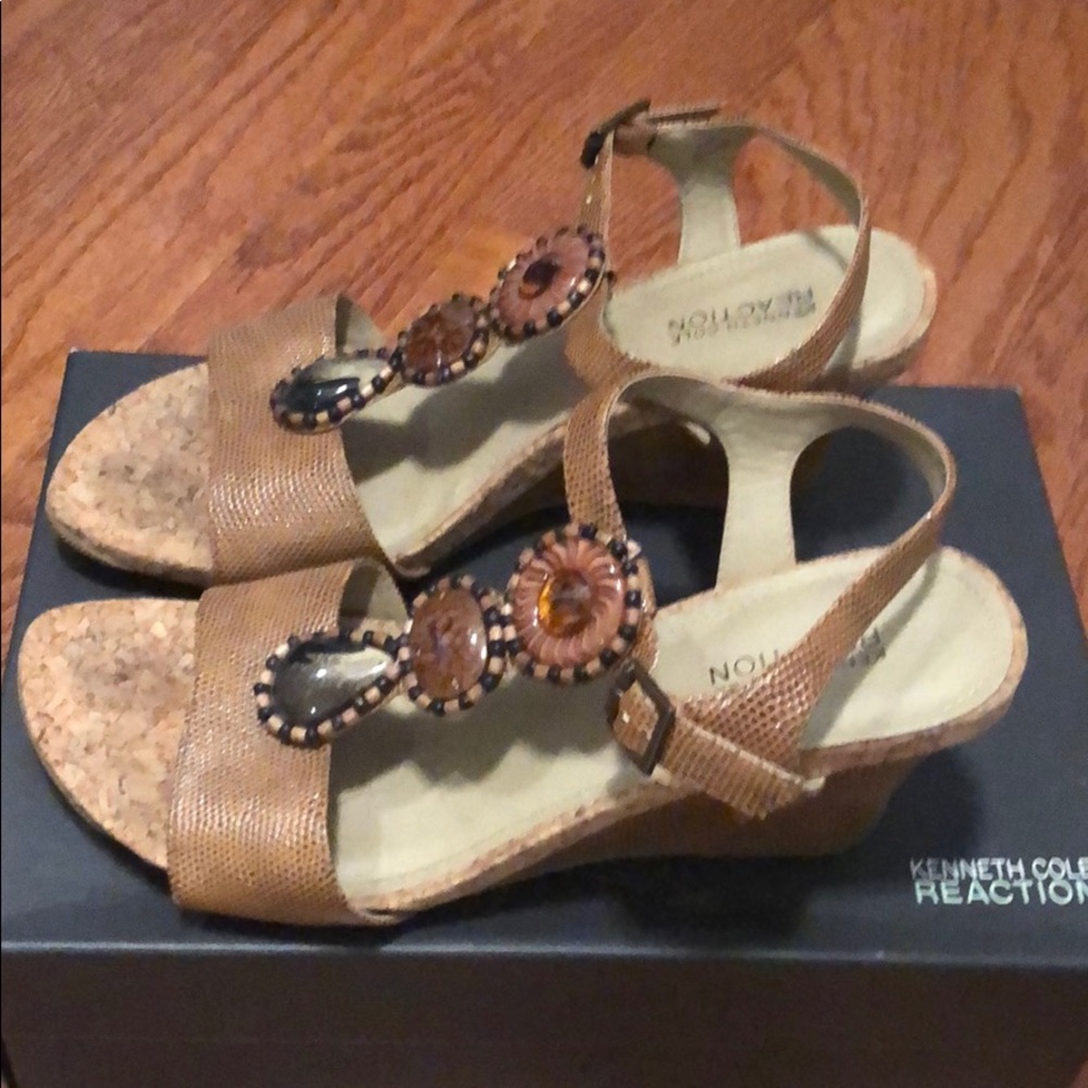 Neutral sandals - Picture 2 of 3